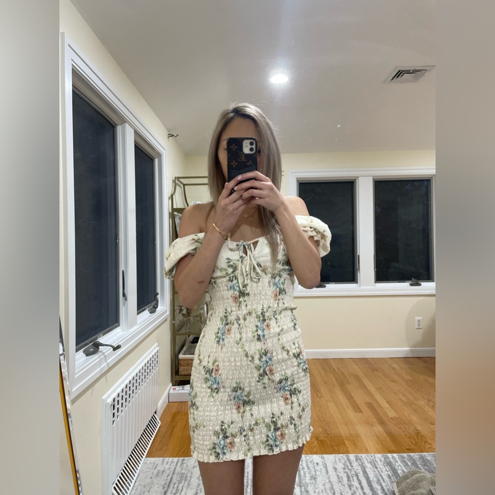 Cute off shoulder floral mini dress
